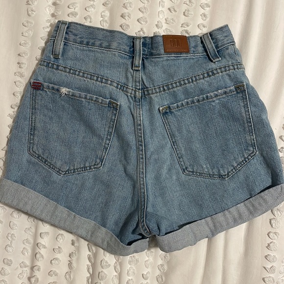 Urban Outfitters Mom shorts - Picture 3 of 3